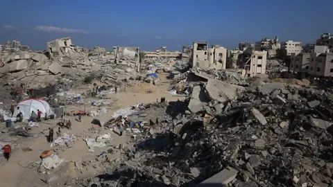 Military Armored Vehicles Advance into Major Gaza City Residential District