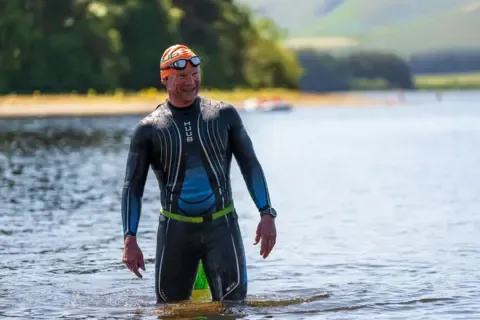 Each Seven Days, He Goes Back to the Waters Where His Spouse Died