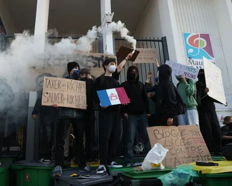 New France's PM Faces Intense Pressure as Countrywide Protests Paralyze Schools and Transport